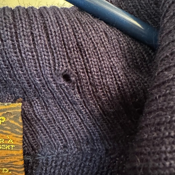 Vintage Tundra sweater - Picture 2 of 4